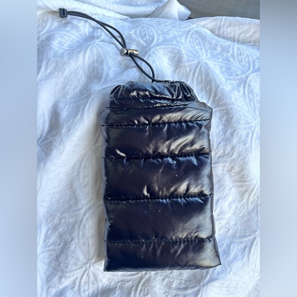 Black Puffer Drawstring Bag- Cosmetics/Glasses - Picture 4 of 4